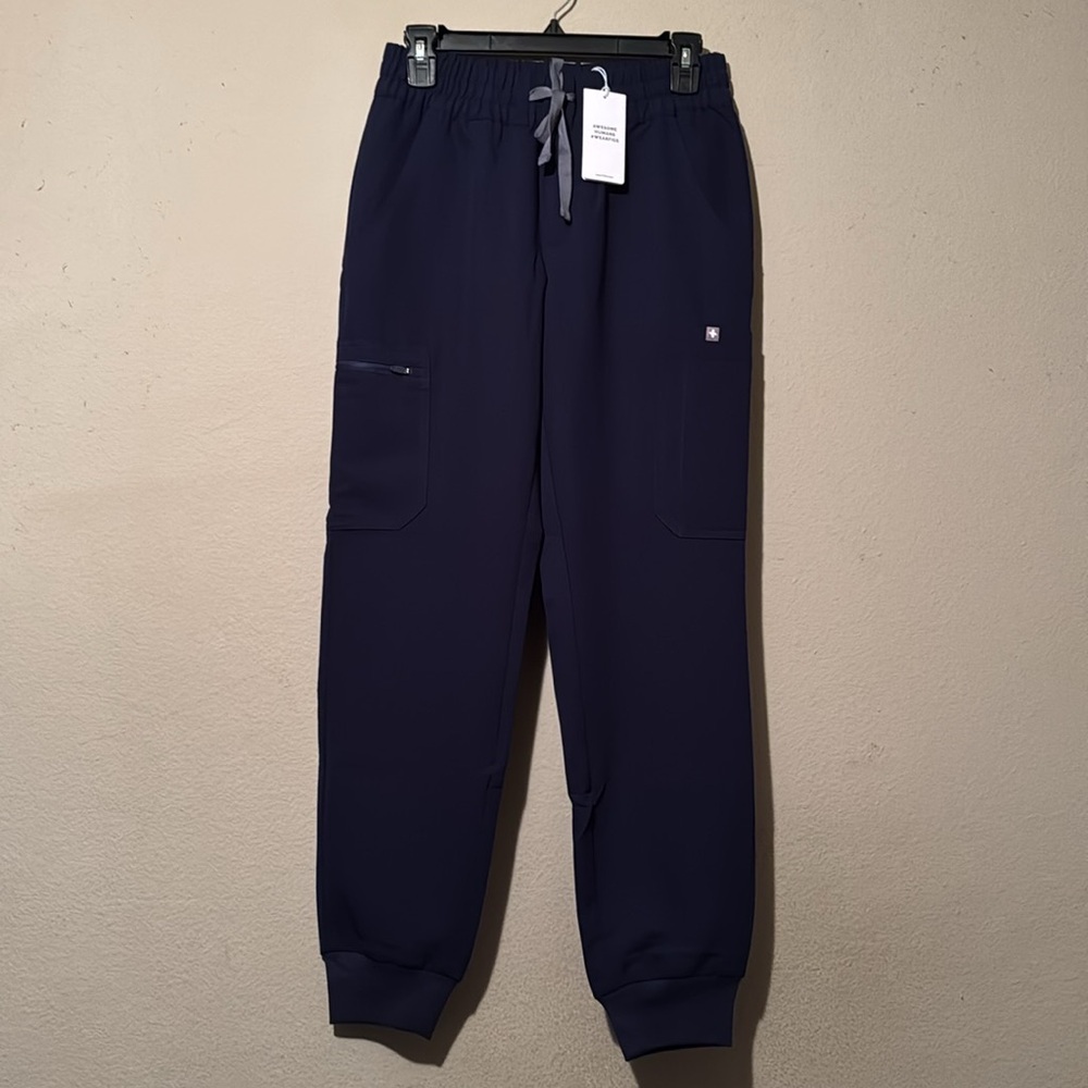 Figs Uman Relaxed Jogger Scrub Pants NWT - Picture 9 of 11